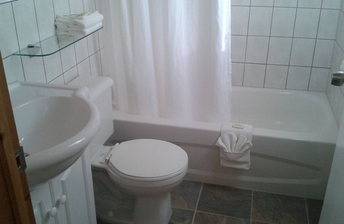 Deep River Hotel | Inviting Deep River Motel: Family Friendly with Breakfast