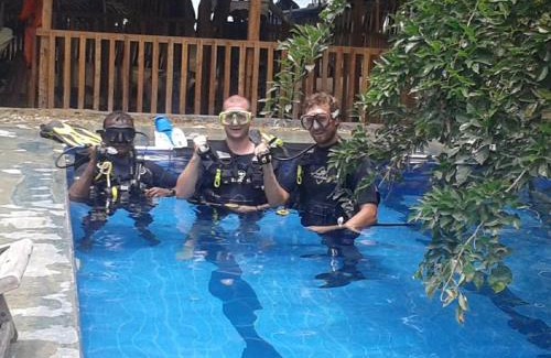 Manmunai North Hotel | Discover Deep Sea Resort with PADI Dive Center & Pool