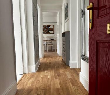 Oxford House | Serene Deep Sleep Bedroom: Guest Rated 9.5/10, Family Friendly