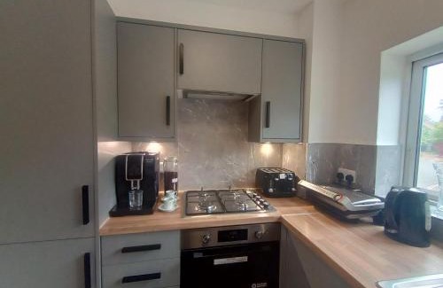 Oxford House | Serene Deep Sleep Bedroom: Guest Rated 9.5/10, Family Friendly
