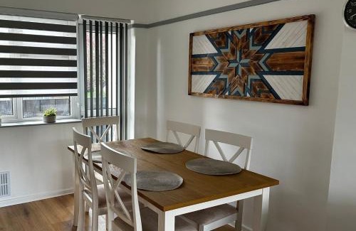 Oxford House | Serene Deep Sleep Bedroom: Guest Rated 9.5/10, Family Friendly