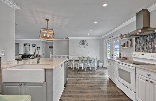 Holiday Isle House | Exclusive Beach Access & Water Taxi at 10/10 Rated Retreat!