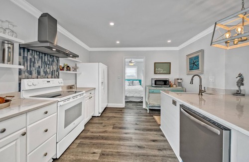Holiday Isle House | Exclusive Beach Access & Water Taxi at 10/10 Rated Retreat!
