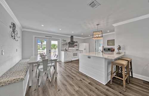 Holiday Isle House | Exclusive Beach Access & Water Taxi at 10/10 Rated Retreat!