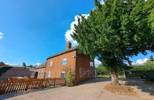 Doveridge House | Discover Deepmoor Farmhouse: Pet & Child Friendly Retreat