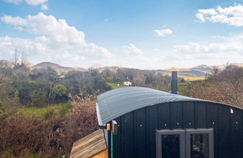 Millom House | Pet-Friendly Deer Close - Rated 10/10 with Hot Tub Bliss
