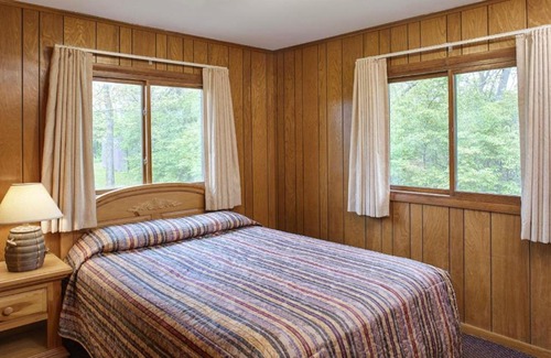 Mount Sterling Resort | Explore Deer Creek State Park Lodge with Ocean View & Pool