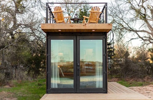 Waco House | Cozy Deer Creek Tiny Container Home Near Magnolia