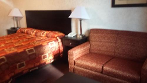 Osceola Hotel | Cozy Deer Field Inn: Pet-Friendly and Family-Ready Stay