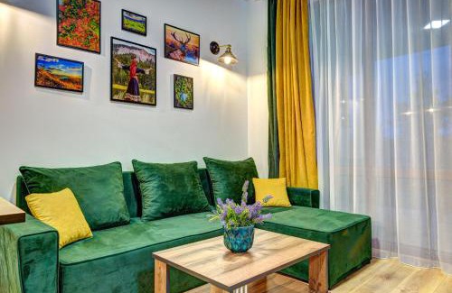 Smolyan Apartment | Relax at Deer Lake 521: Family-Friendly Pool Retreat