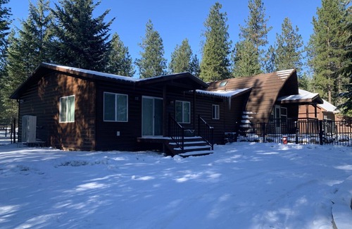 Loon Lake Ski Chalet | Deer Lake Chalet: Pet-Friendly Retreat with Breakfast Included
