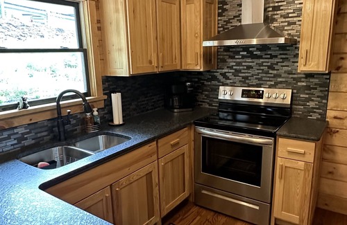 Piney Flats Cabin | Lakefront Deer Lick Cabin with Kitchen & Perfect Reviews