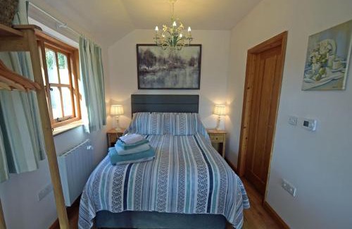Nuthurst Apartment | Deer Lodge with a View