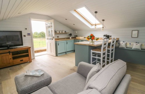 Blackburn Cottage | Relaxing Deer Lodge with Hot Tub in Langho, Lancashire