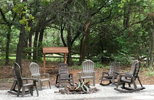Gordonville Cabin | Pet-Friendly Deer Manor Cabin with Lake and Ocean Views