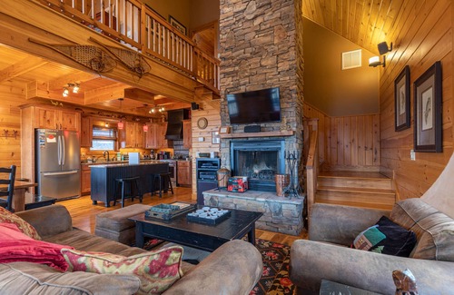 Banner Elk House | Deer Moments: 3 Bedroom Retreat with Hot Tub & Scenic Views