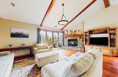 Lake Arrowhead House | Deer Mountain: Family-Friendly Retreat with 9.5/10 Rating