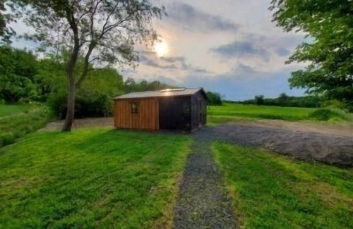 Rock Stream Cabin | Inviting Deer Path Off Grid Cabin: Family-Friendly Retreat