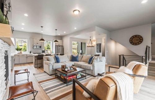 Deer Mountain House | Family-Friendly Deer Springs 12754 with Hot Tub Access