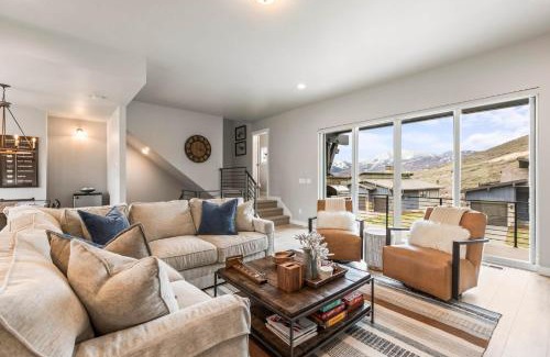 Deer Mountain House | Family-Friendly Deer Springs 12754 with Hot Tub Access