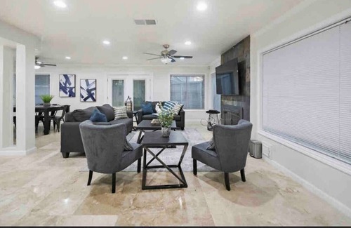 Humble House | Deerbrook Cottage 4 Bed 2.5 Bath-Pool Table