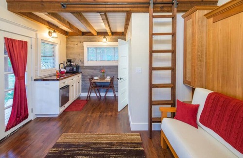 Lacy-Lakeview Cabin | Deerfield Countryside Tiny Cabin #4 - 10 min to Silos at Magnolia
