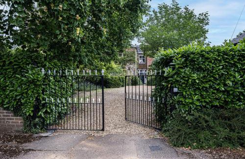 Woodford Halse Apartment | Pet-Friendly Retreat at Deerpark Barn with 9.2 Review Score