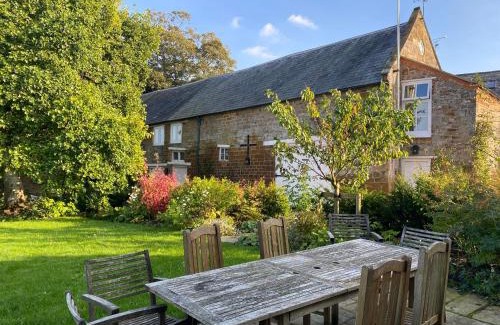 Woodford Halse Apartment | Pet-Friendly Retreat at Deerpark Barn with 9.2 Review Score