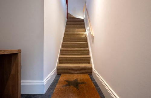 Woodford Halse Apartment | Pet-Friendly Retreat at Deerpark Barn with 9.2 Review Score