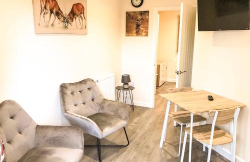 Blakeney Apartment | Modern Deers Leap: Ideal Holiday Let for Families & Pets