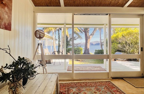 Brooklyn House | Deerubbin Boat House: Family-Friendly Retreat with Breakfast