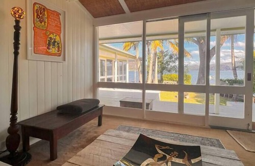 Brooklyn House | Deerubbin Boat House: Family-Friendly Retreat with Breakfast