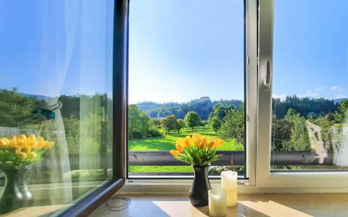 Bled Apartment | Deerwood Villa: Modern Apartment with Castle View & Kitchen
