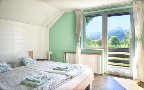 Bled Apartment | Deerwood Villa: Modern Apartment with Castle View & Kitchen