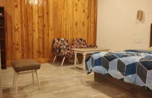 Srinagar Villa | Welcoming DEEWAN E KHAAS VILLA: Perfect for Families & Pets