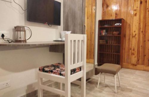 Srinagar Villa | Welcoming DEEWAN E KHAAS VILLA: Perfect for Families & Pets