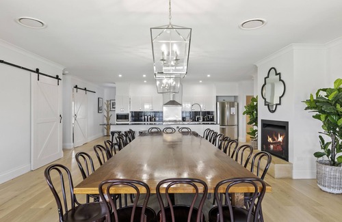 Pokolbin House | Outstanding Degen Estate: Ideal Group Getaway with Pool