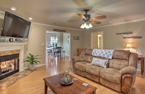 Bismarck House | DeGray Getaway w/ Fire Pit, Grill & Large Deck!