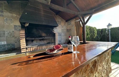 Lucena House | Dehesa Elías: Family-Friendly Retreat with Pool & Pets Welcome