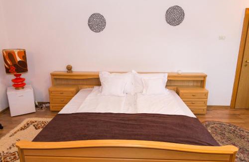 Alba Iulia House | Top-Rated Deiada Guest House with Pool & Hot Tub Access