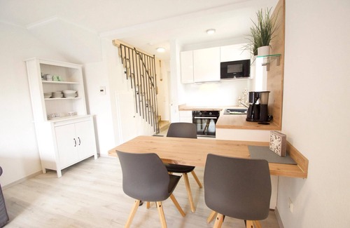 Norddeich Apartment | DeichGlück - Pet-Friendly Maritime Haven with Ocean Views