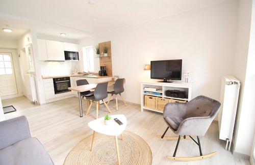 Norddeich Apartment | DeichGlück - Pet-Friendly Maritime Haven with Ocean Views
