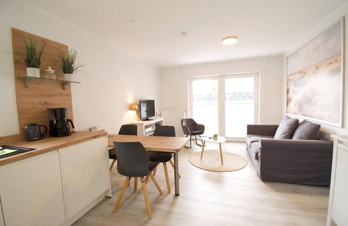 Norddeich Apartment | DeichGlück - Pet-Friendly Maritime Haven with Ocean Views