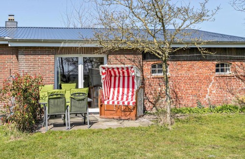 Kaiserin-Auguste-Viktoria-Koog Apartment | Discover Deichgraf 1: Pet and Child-Friendly Retreat