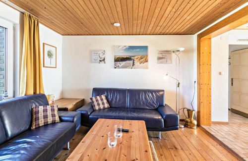 Kaiserin-Auguste-Viktoria-Koog Apartment | Discover Deichgraf 1: Pet and Child-Friendly Retreat
