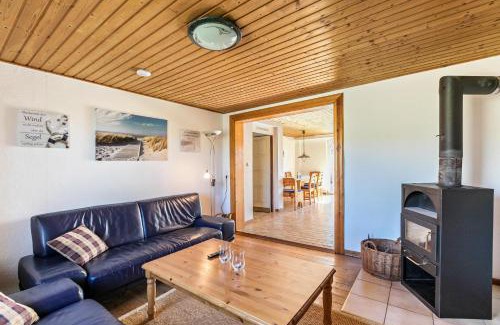 Kaiserin-Auguste-Viktoria-Koog Apartment | Discover Deichgraf 1: Pet and Child-Friendly Retreat