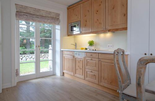 Kampen Apartment | Family-Friendly Retreat at Deichgraf 3 - Rated 9/10