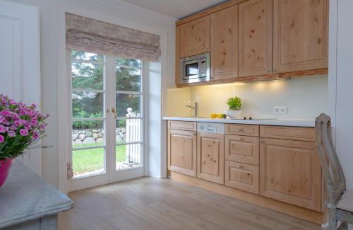 Kampen Apartment | Family-Friendly Retreat at Deichgraf 3 - Rated 9/10