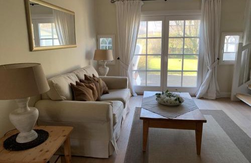 Großdunsum Apartment | Kid-Friendly Retreat at Deichhof Whg 5 - Guest Rated 8/10