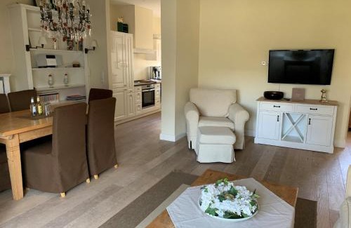 Großdunsum Apartment | Kid-Friendly Retreat at Deichhof Whg 5 - Guest Rated 8/10